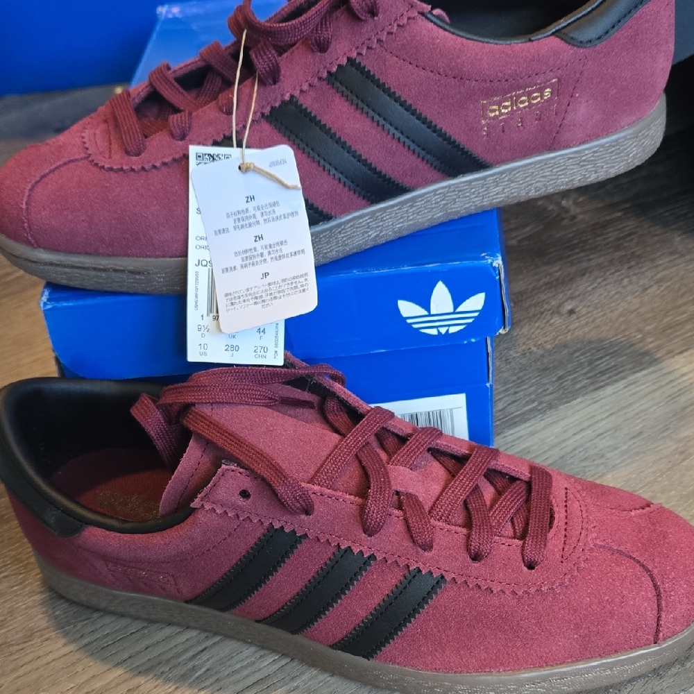 Mens Adidas  STADT Burgundy With Black Strips Size 10 Brand New